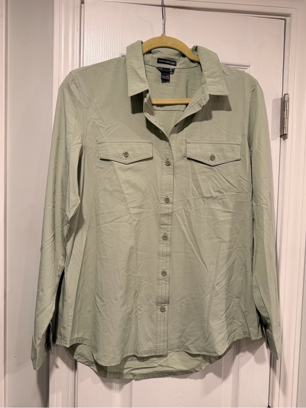 NWOT Eddie Bauer Size S Green Classic Fit Stretch Button Front Utility Shirt